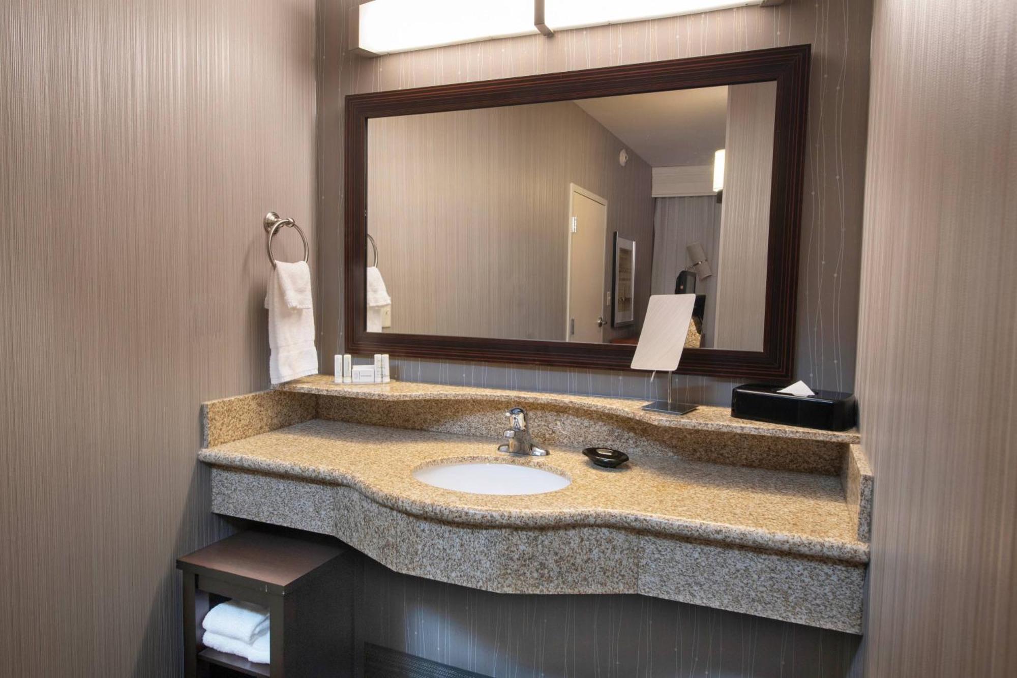 Courtyard Atlanta Hotel 3*